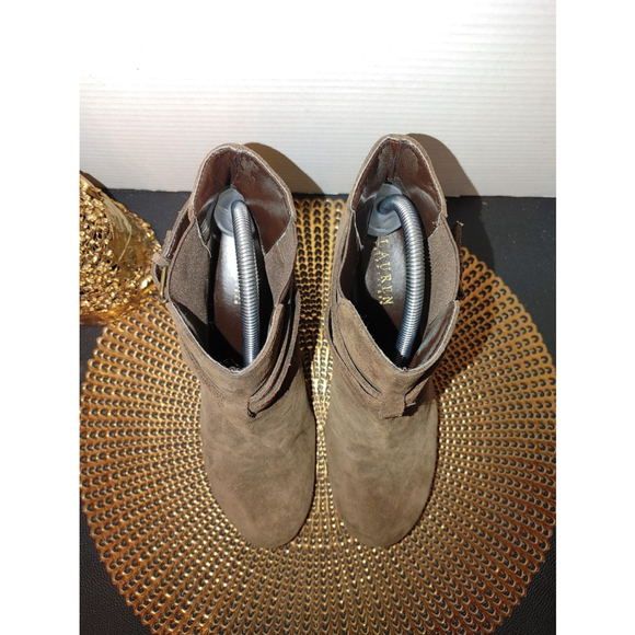 Ralph Lauren Yaskine Suede Booties Size 10B - Picture 3 of 5